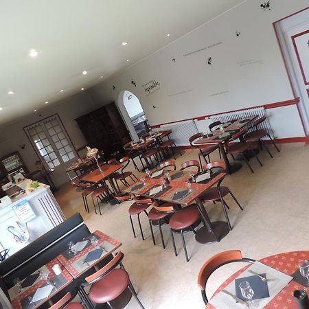 Hotel Restaurant Le Chalet Guéméné-Penfao エクステリア 写真